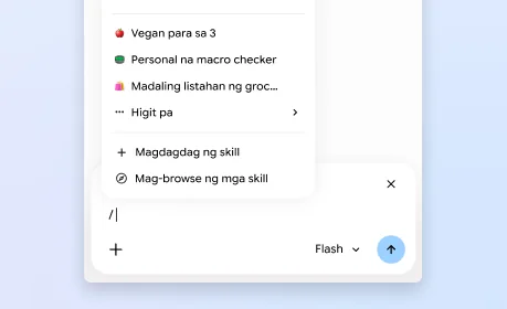 Sa panel sa gilid ng Gemini sa Chrome, may user na nagbukas ng menu na may mga paraan para gumamit, magdagdag, at mag-browse ng mga skill